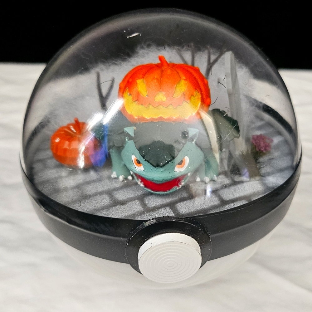 Spooky Halloween-Themed Poké Ball Terrarium – Venusaur Edition
